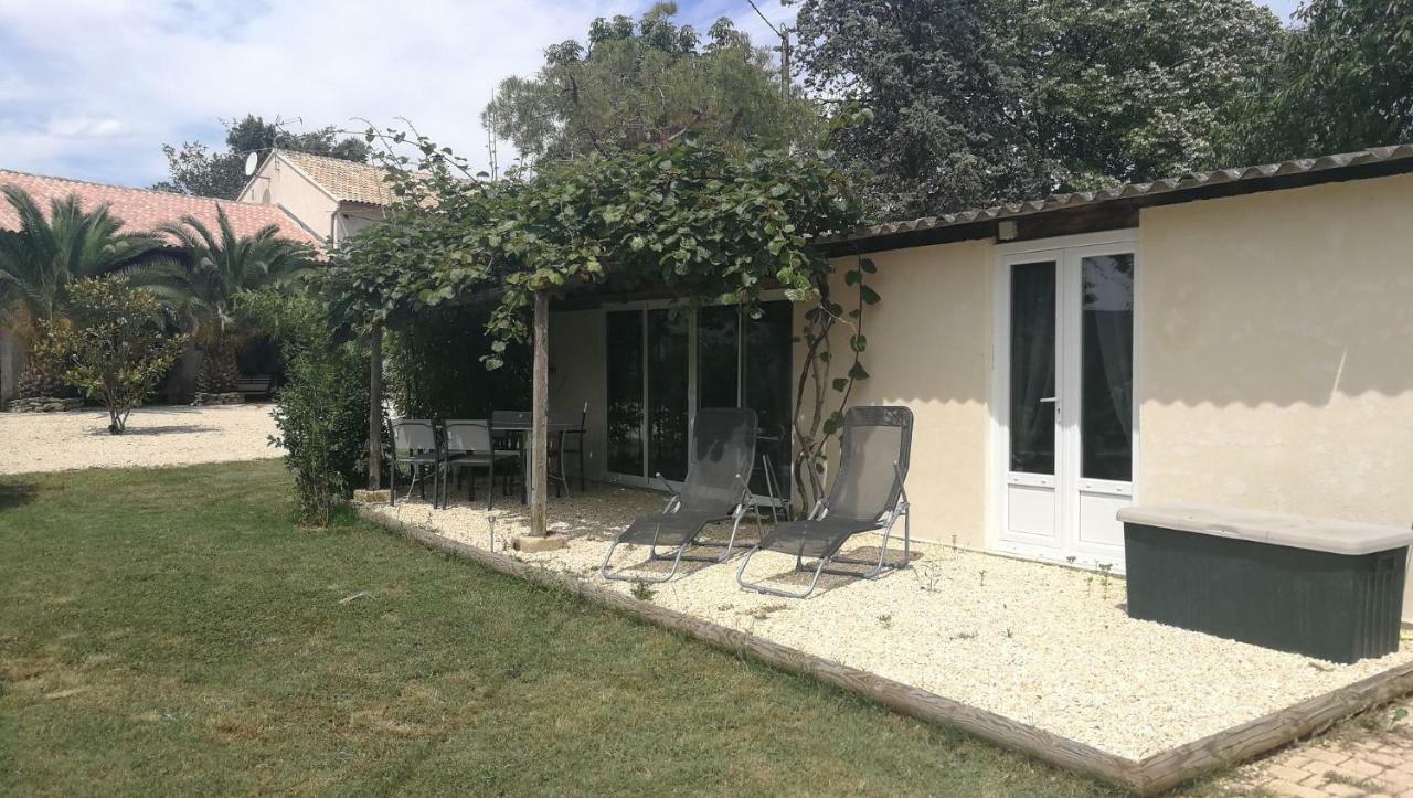 Mas Des Gardies Saint-Julien-de-Peyrolas Exterior photo
